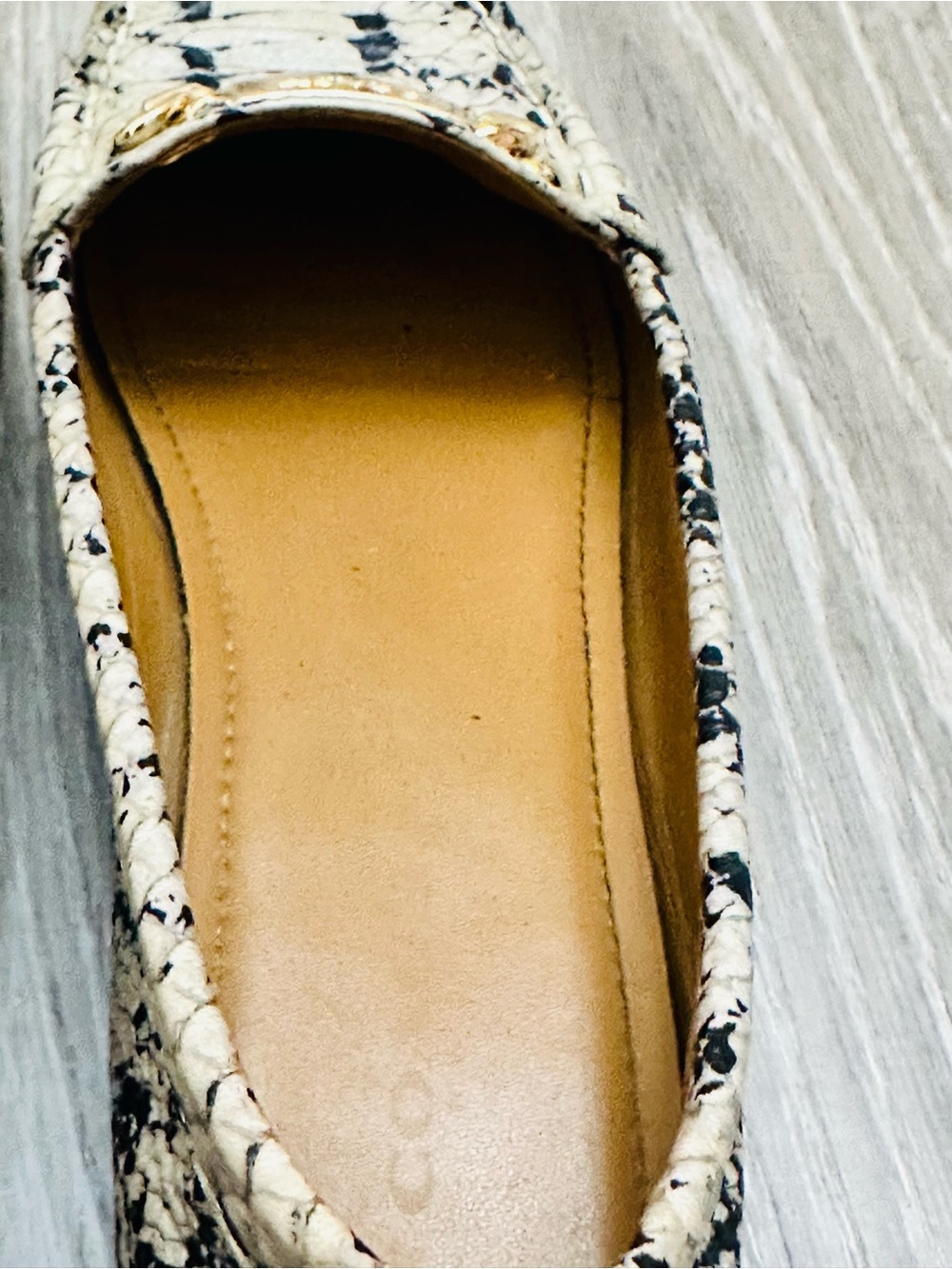 Coach Women's Beige Patterned Leather Loafers with Gold Hardware size 5.5 - Picture 5 of 9
